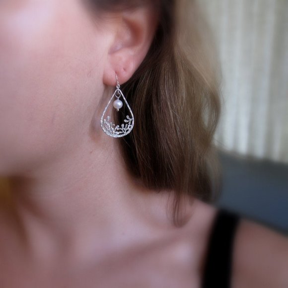 STEFENY STANYER Sterling Silver Pearl Earrings - Picture 5 of 5